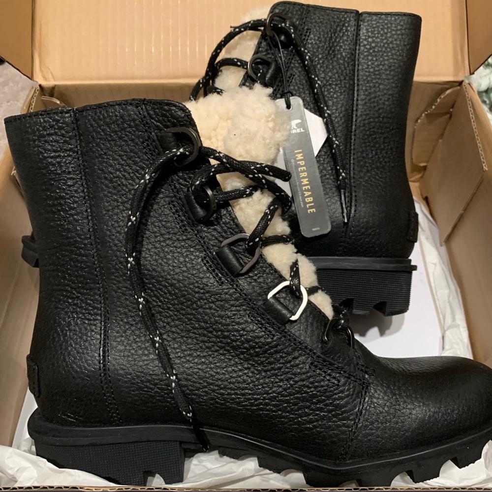 NIB Sorel Phoenix Boot